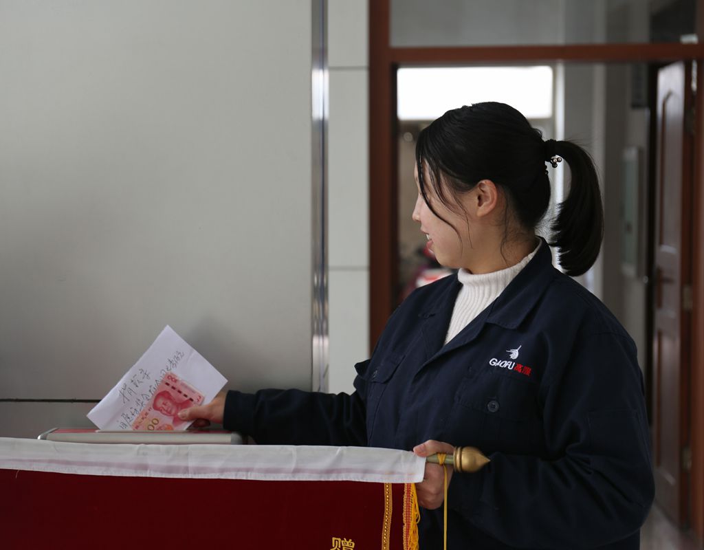 沐鸣娱乐2人拾金不昧